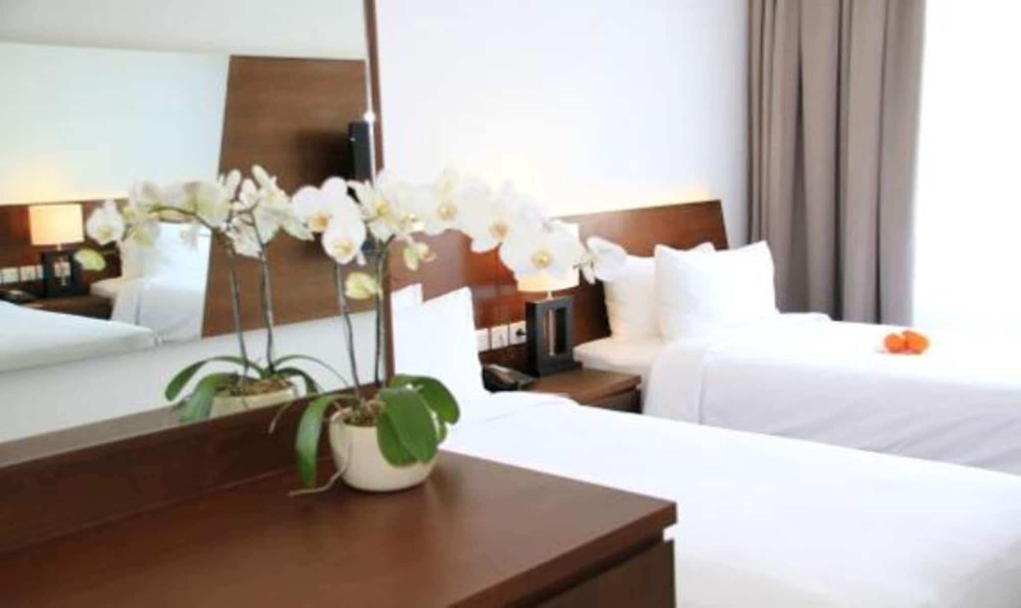 D'Primahotel Tangerang Exteriör bild