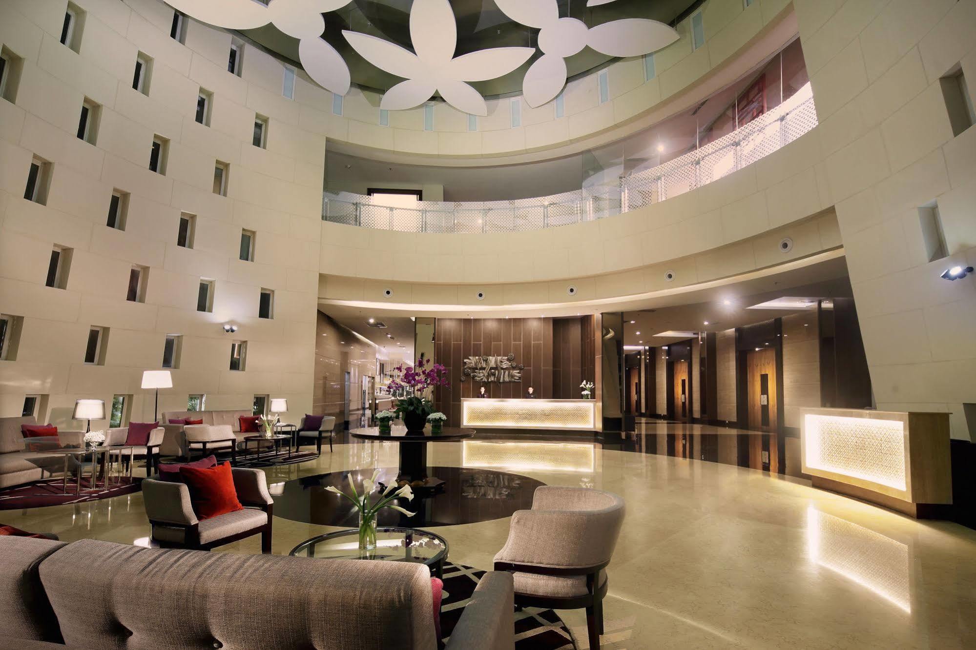 D'Primahotel Tangerang Exteriör bild