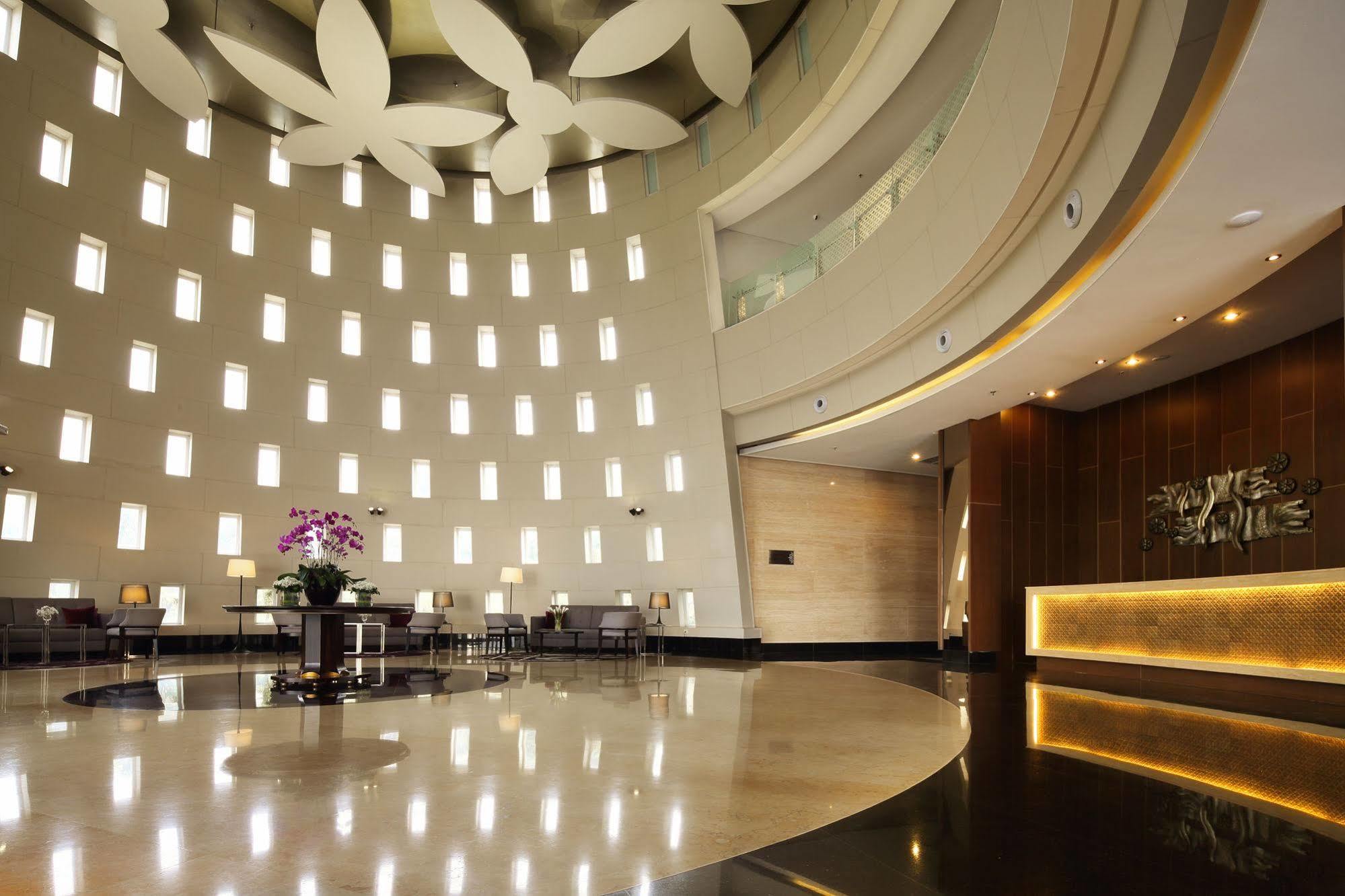 D'Primahotel Tangerang Exteriör bild